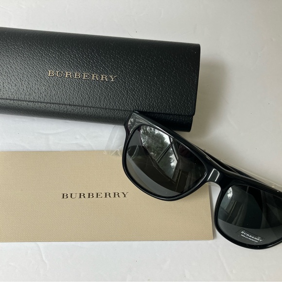 Burberry Sunglasses New with Case - Picture 6 of 16